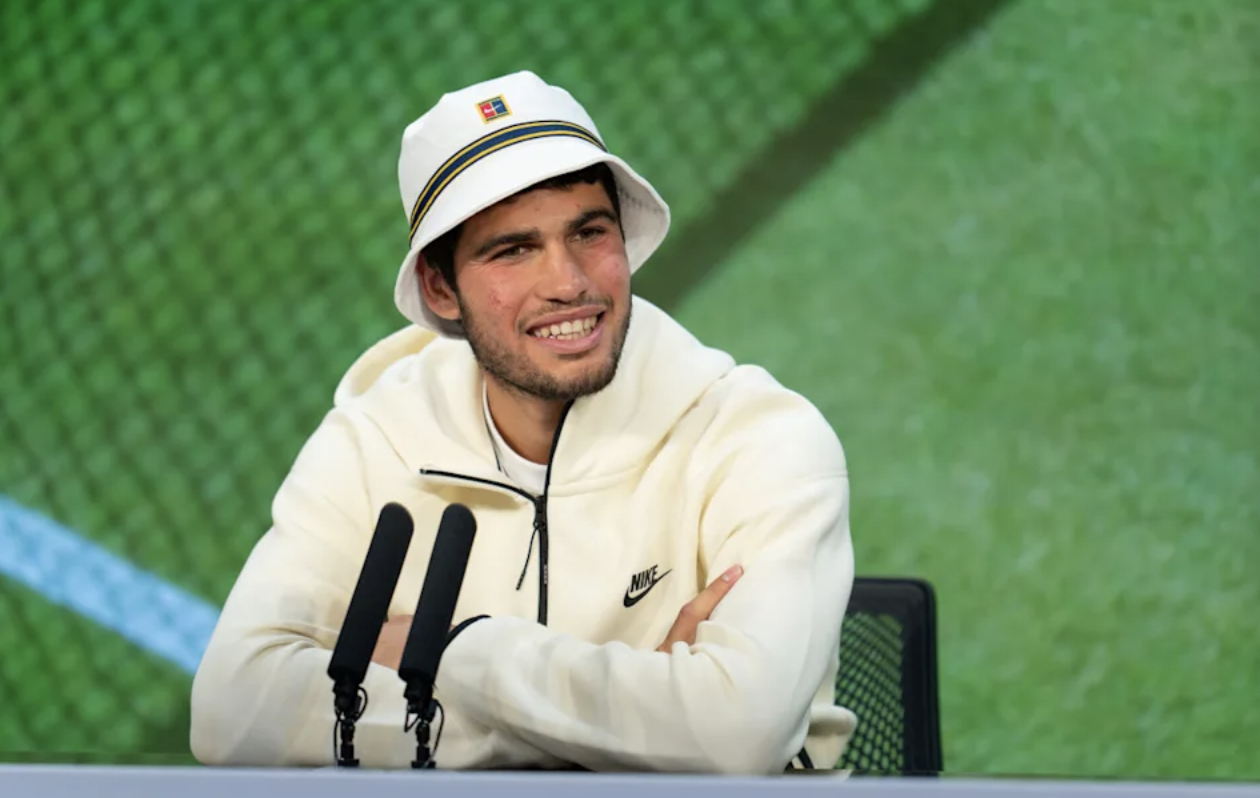 🎾直球询问拉杜卡努是否与阿尔卡拉斯地下恋，网友：开除这个记者