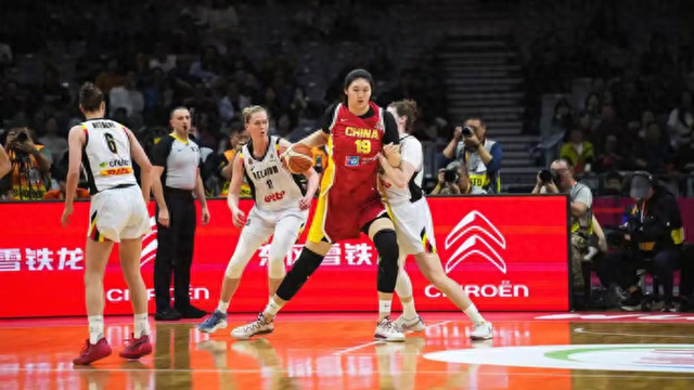 即时资讯-世界级内线优势无从发挥，中国女篮被欧洲冠军上了一课|比利时|李月汝|比利时女篮|女篮世界杯|张子宇_新浪体育_新浪新闻