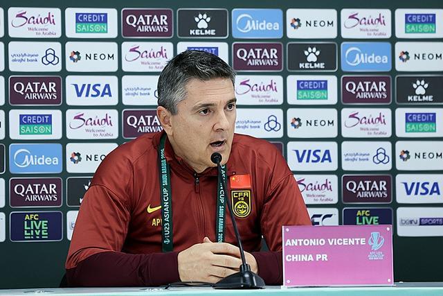 蓝鲸体育直播-U23国足主帅安东尼奥：中日足球之间的差距巨大，明天必将竭尽全力，我们会让特别的事情发生