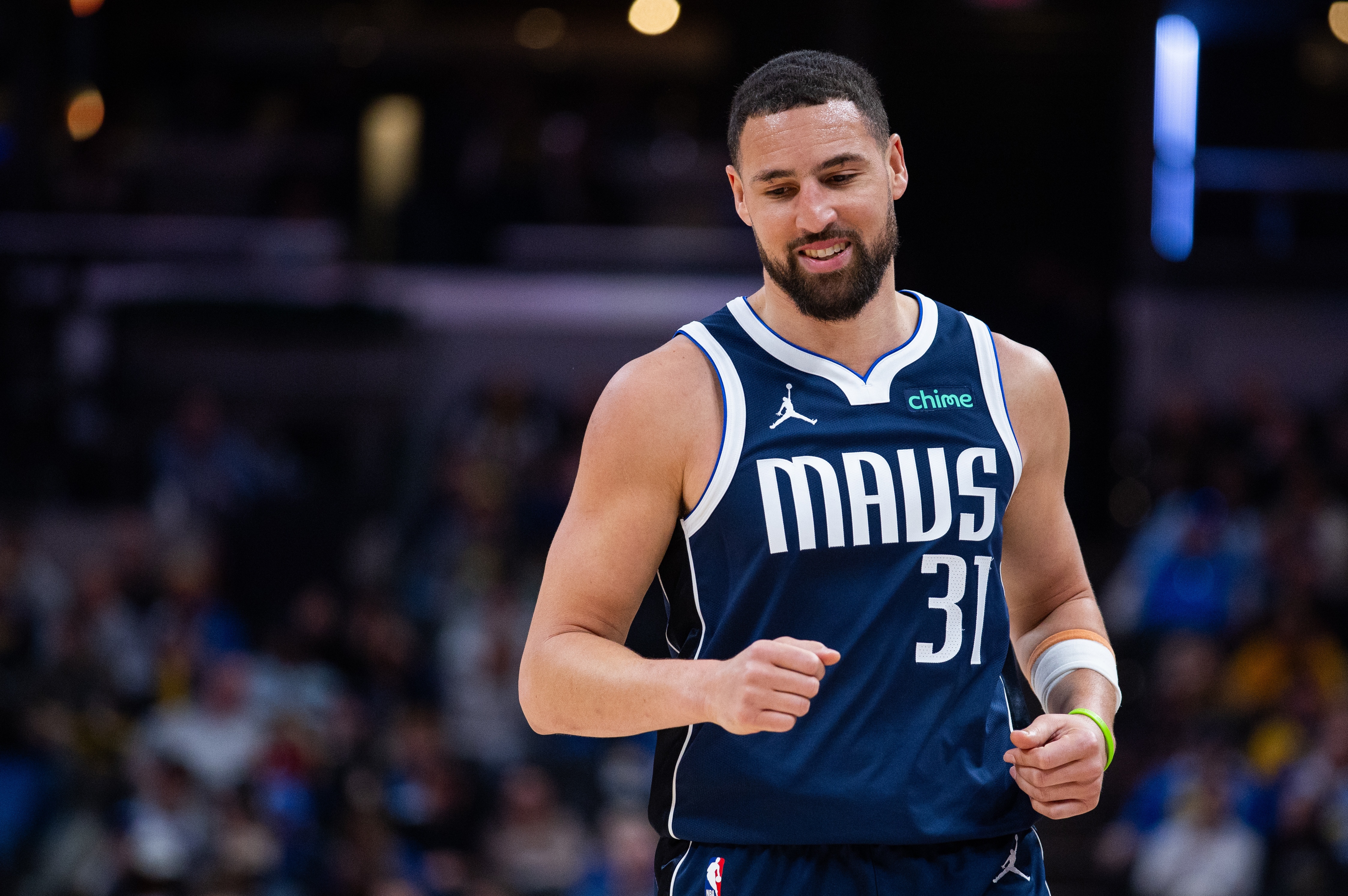 蓝鲸体育-场均11.9分2.3板！独行侠客战灰熊 克莱轮休不会出战